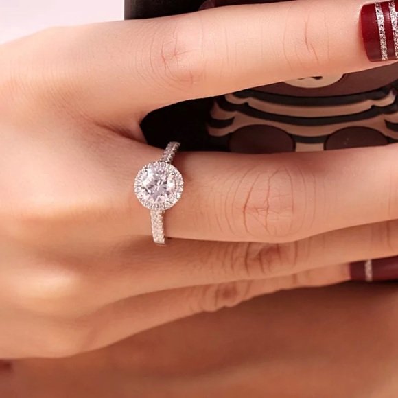 ✨Classic Round Halo Ring✨18K White Gold✨ - Picture 2 of 8